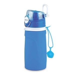 Cierre de seguridad para evitar escapes accidentales. Mosquetón metálico para enganchar a la correa, mochila, cinturón… Capacidad: 550 ml.